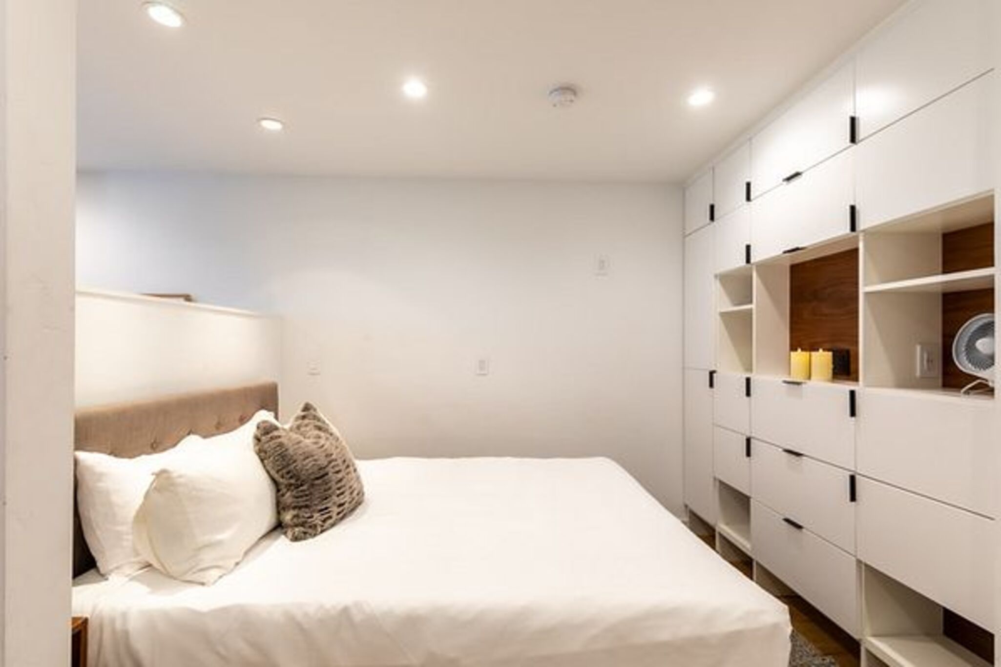 Condominium, Village, Studio, North Star