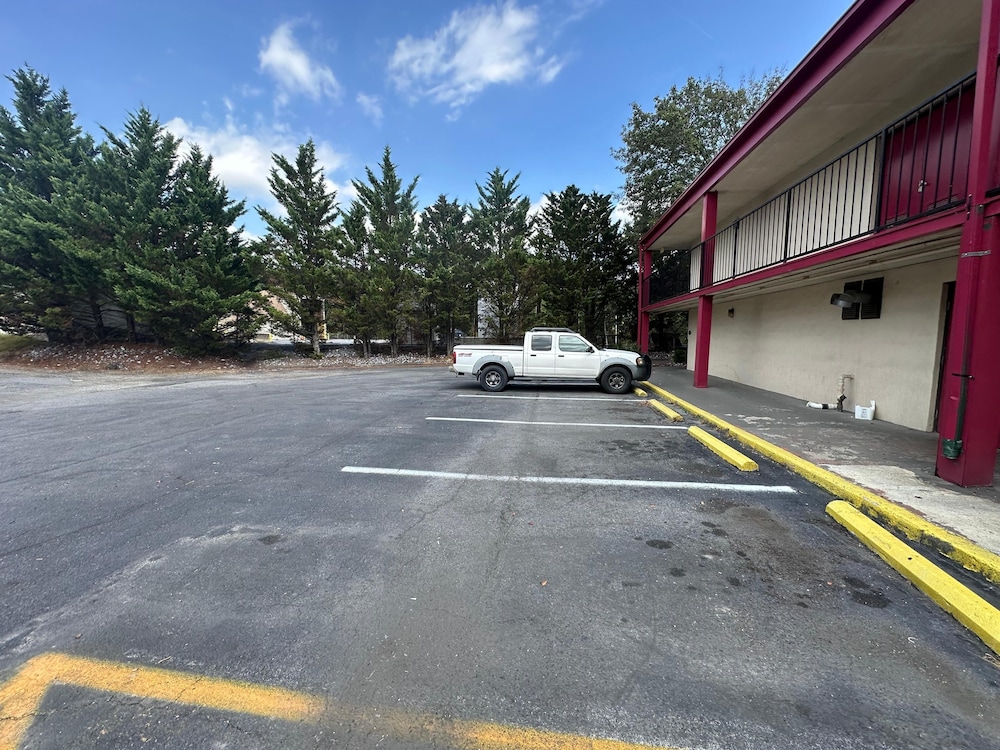Hotel Red Rose by Townhouse Covington I-64 48/56