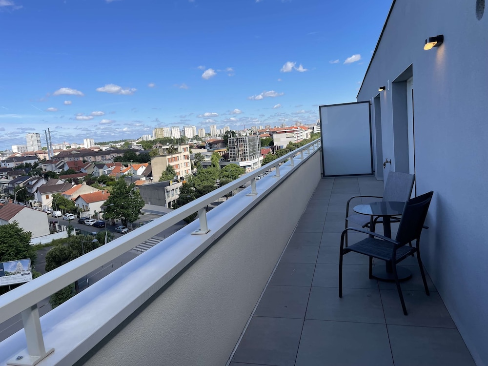 Brit Hotel Paris Orly 34/43