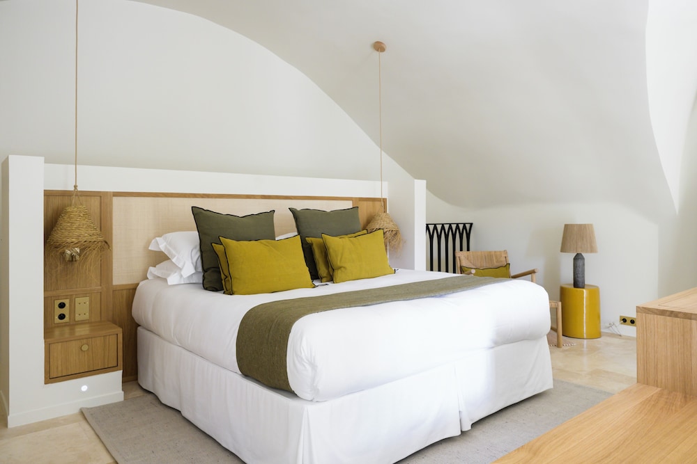 Vip, Suite, Queen Bed, Sofa