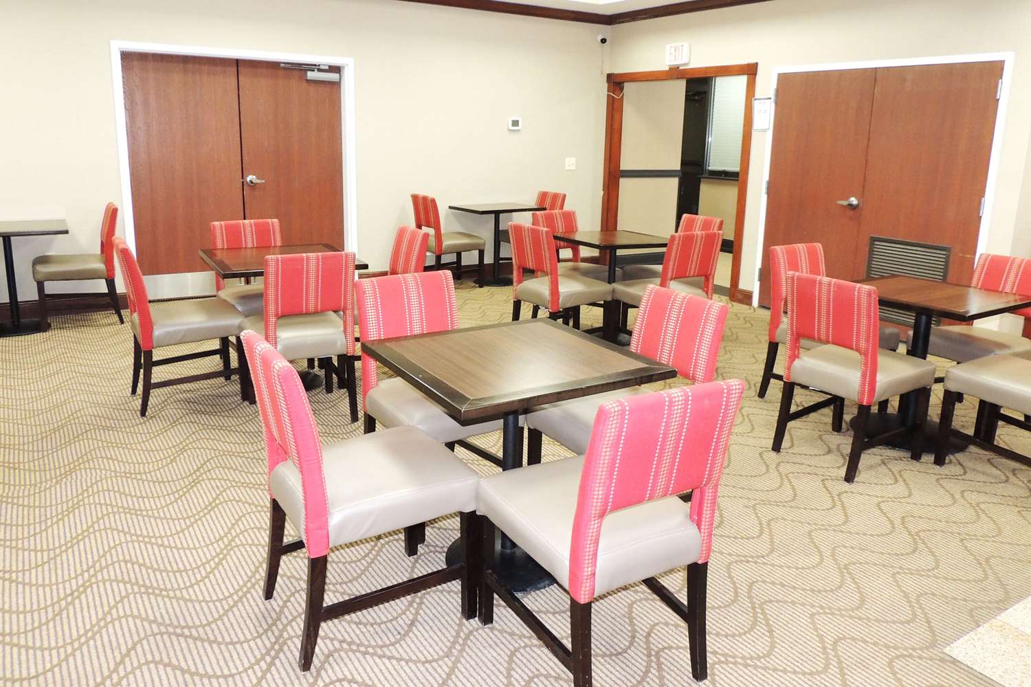 Comfort Suites Twinsburg, OH 24/27
