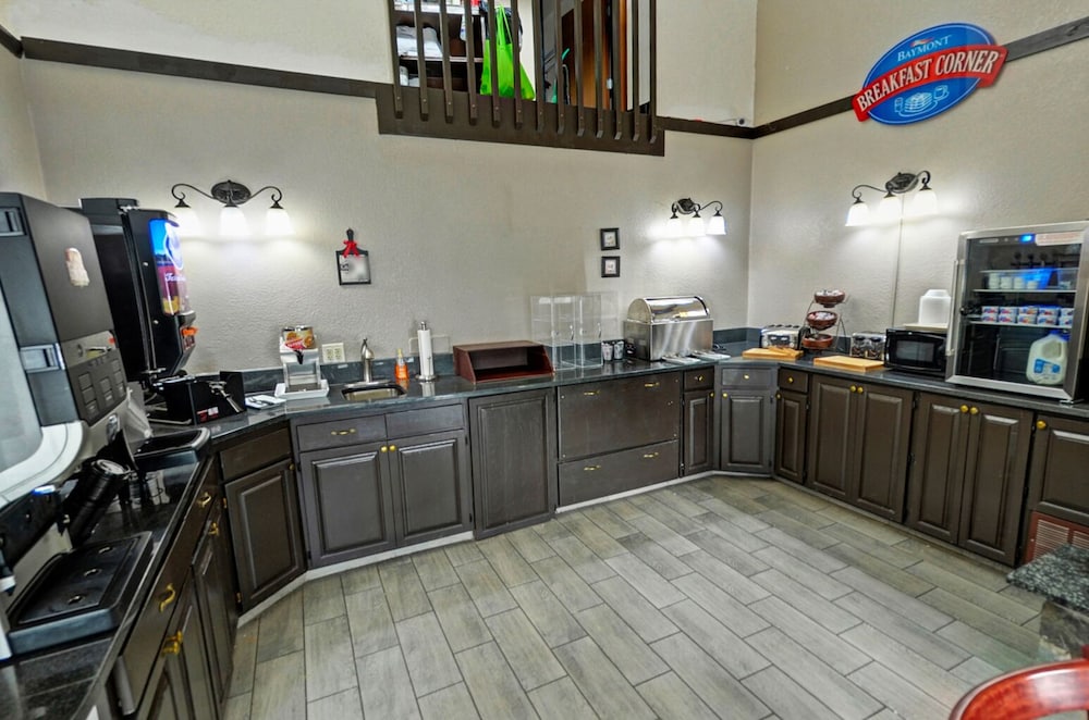 Baymont by Wyndham Waupun 21/31