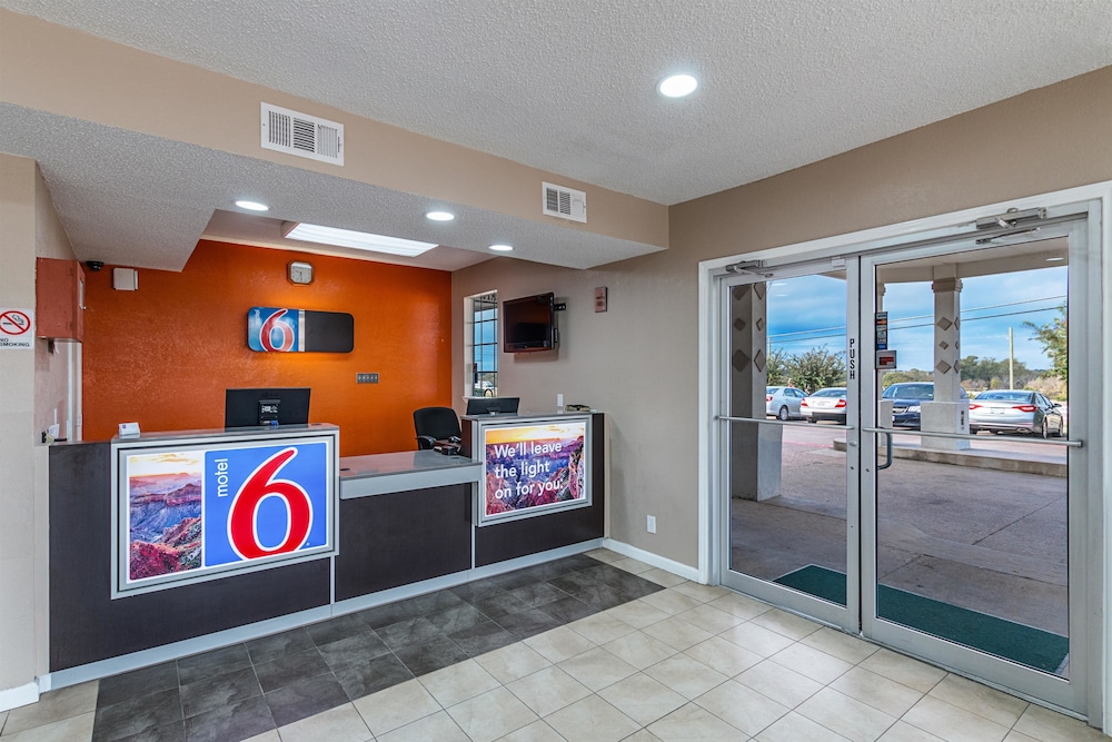 Motel6 Waxahachie, TX 8/39