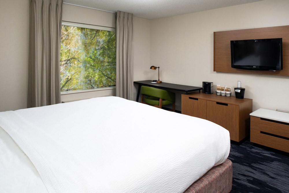 Room at Fairfield Inn Suites By Marriott Greensboro Wendover, GREENSBORO - NC