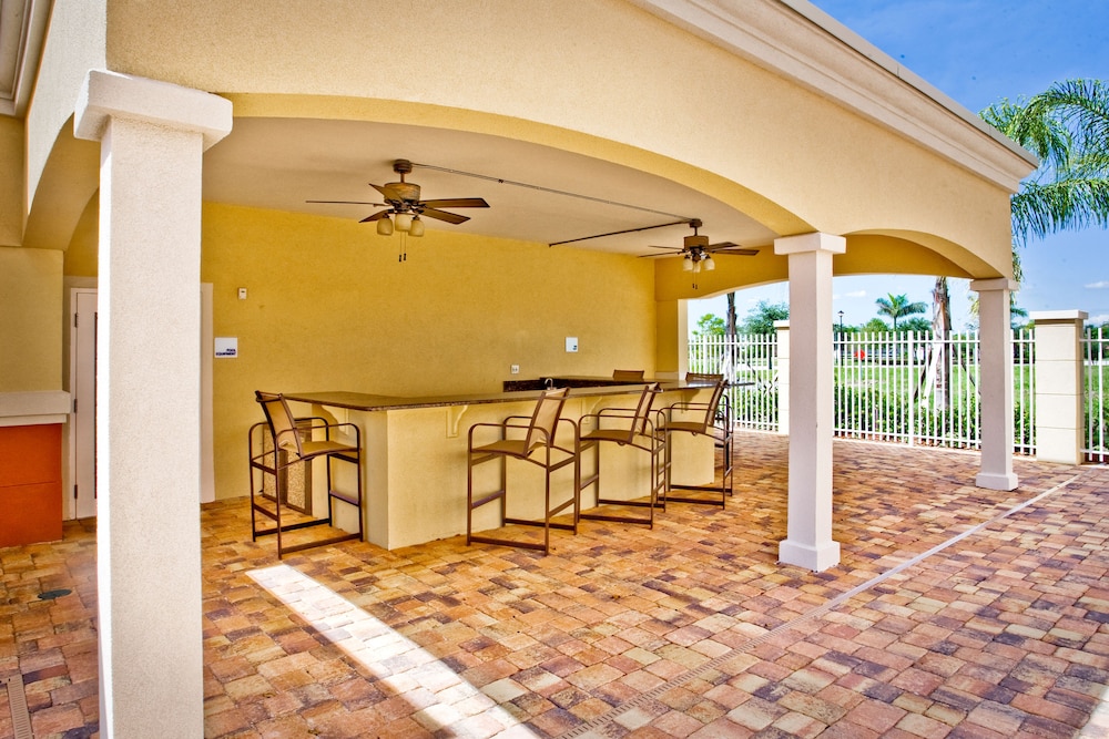 Holiday Inn Express and Suites Port St. Lucie West 26/50