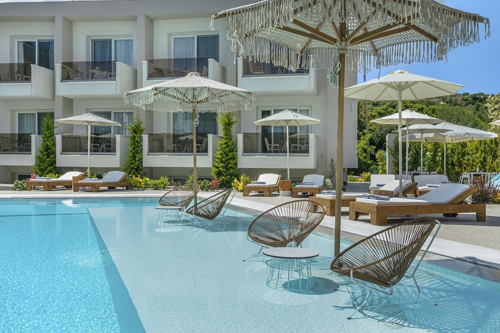 Mirablue Deluxe Residences 46/50