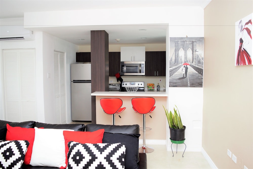 New Kingston Luxury Apt The Bromptons 6/22