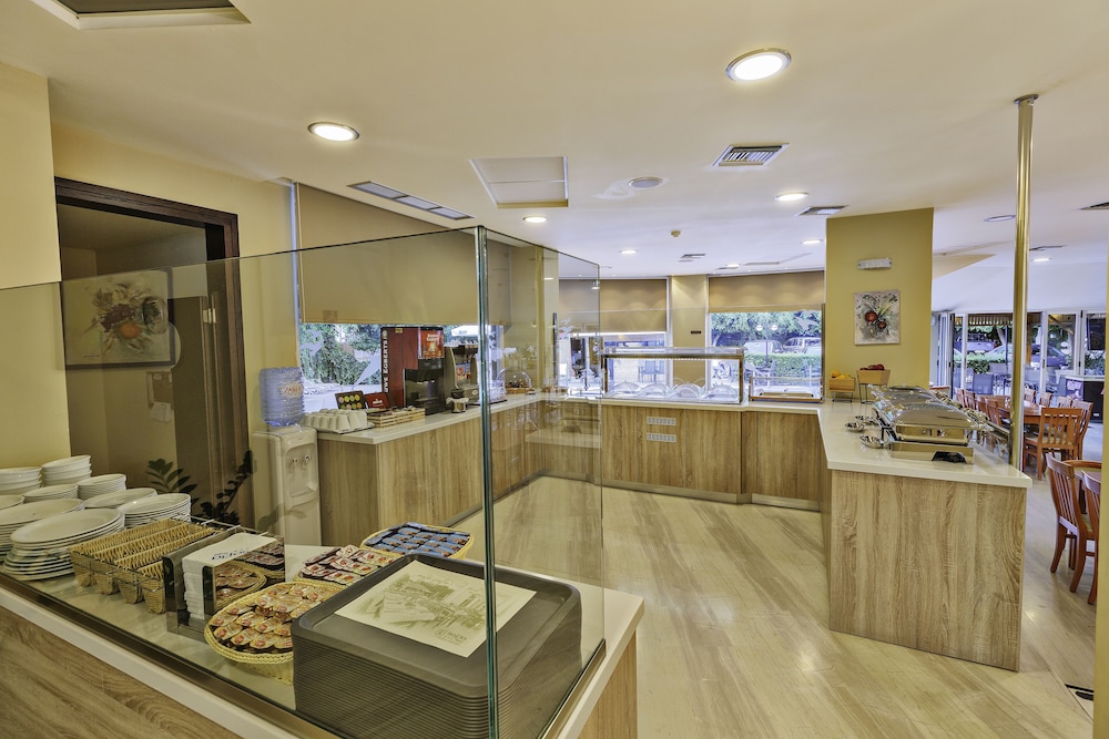 Sofia Hotel 4/43