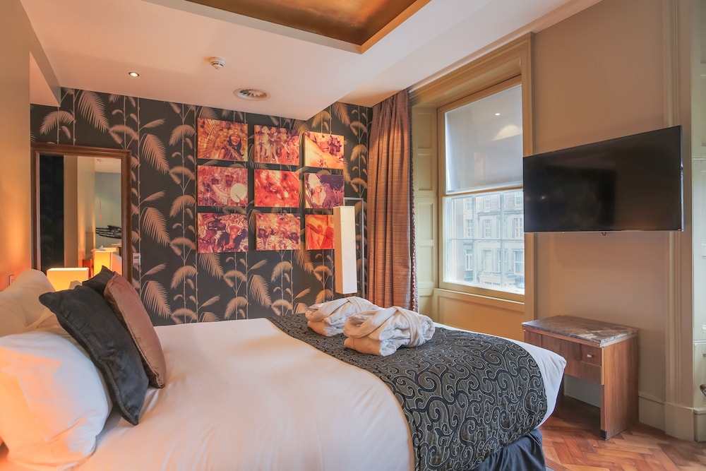 Le Monde Hotel 9/50