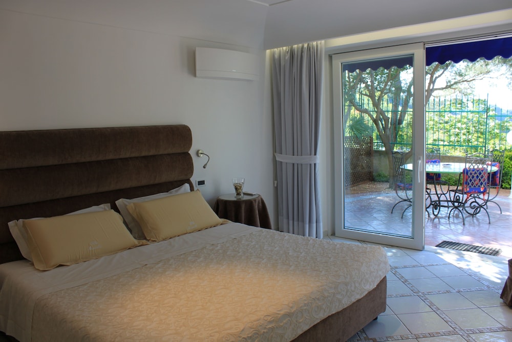 Villa Marinella 12/56