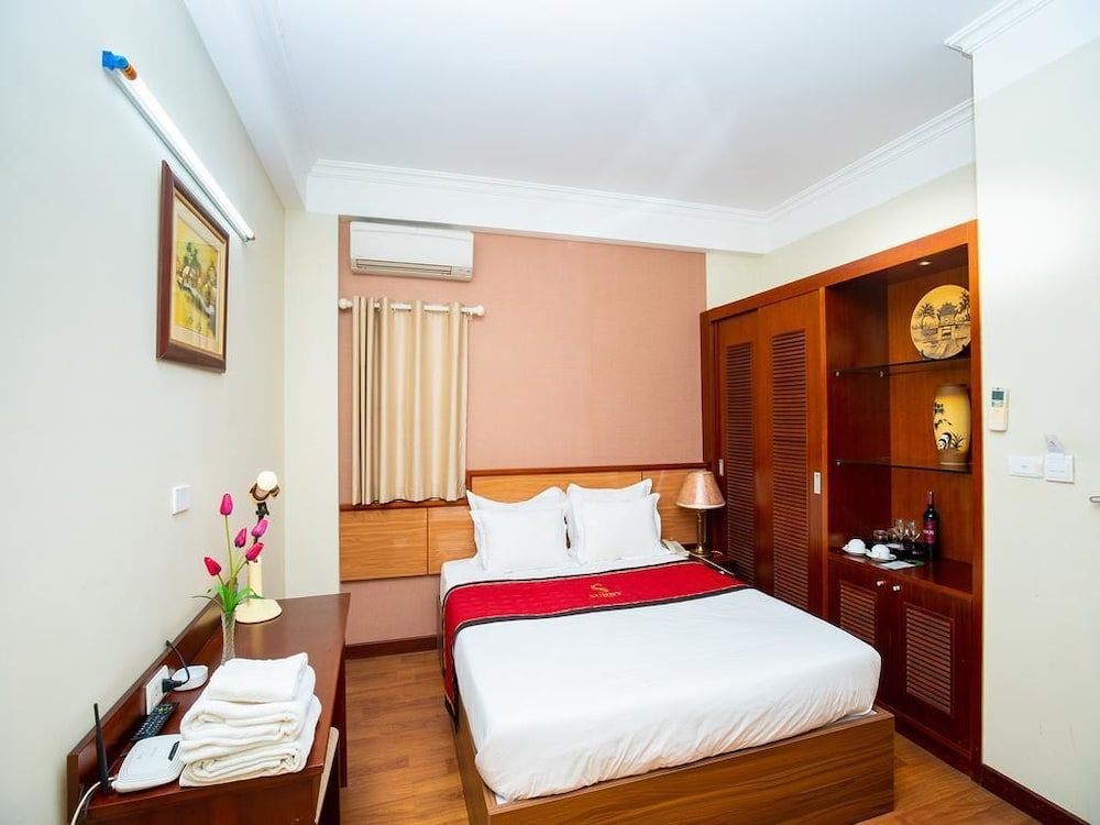 Regal Hotel 16/34