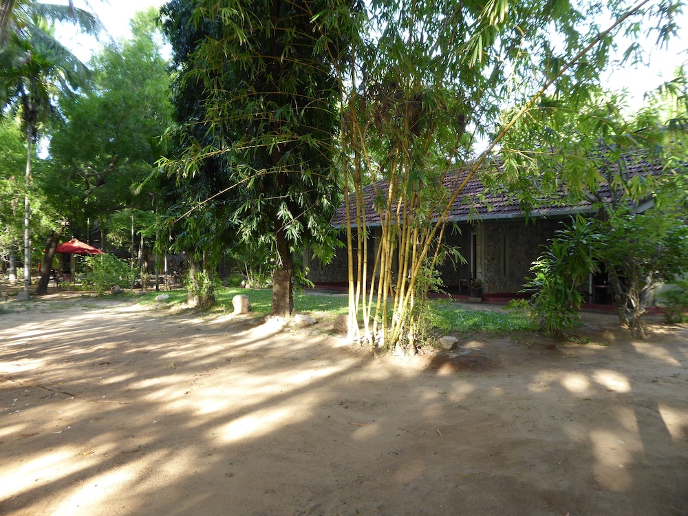 Riviera Resort 50/67
