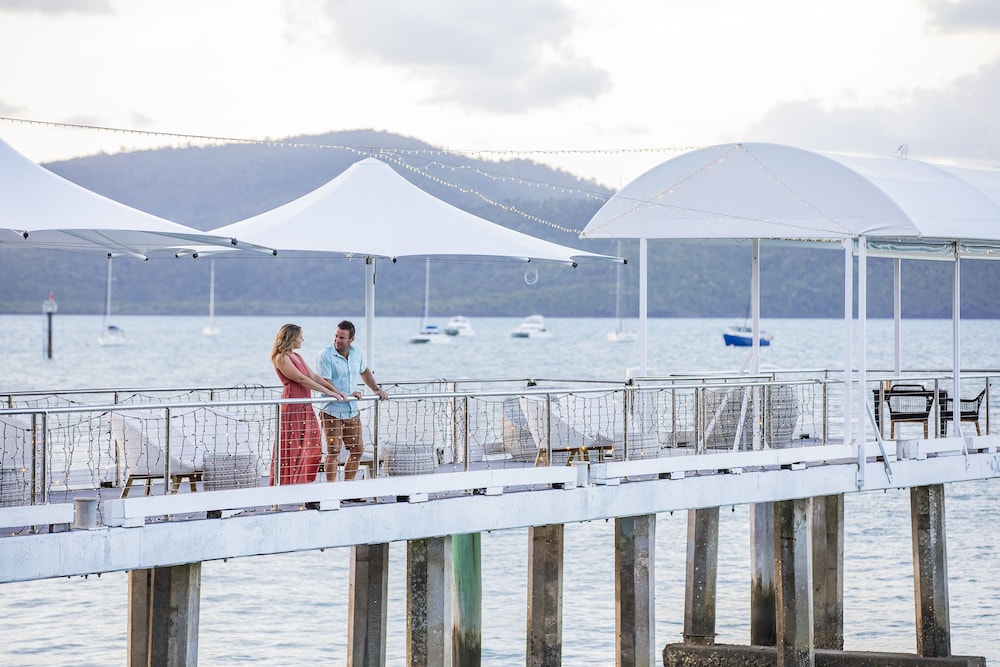 Coral Sea Marina Resort 82/87