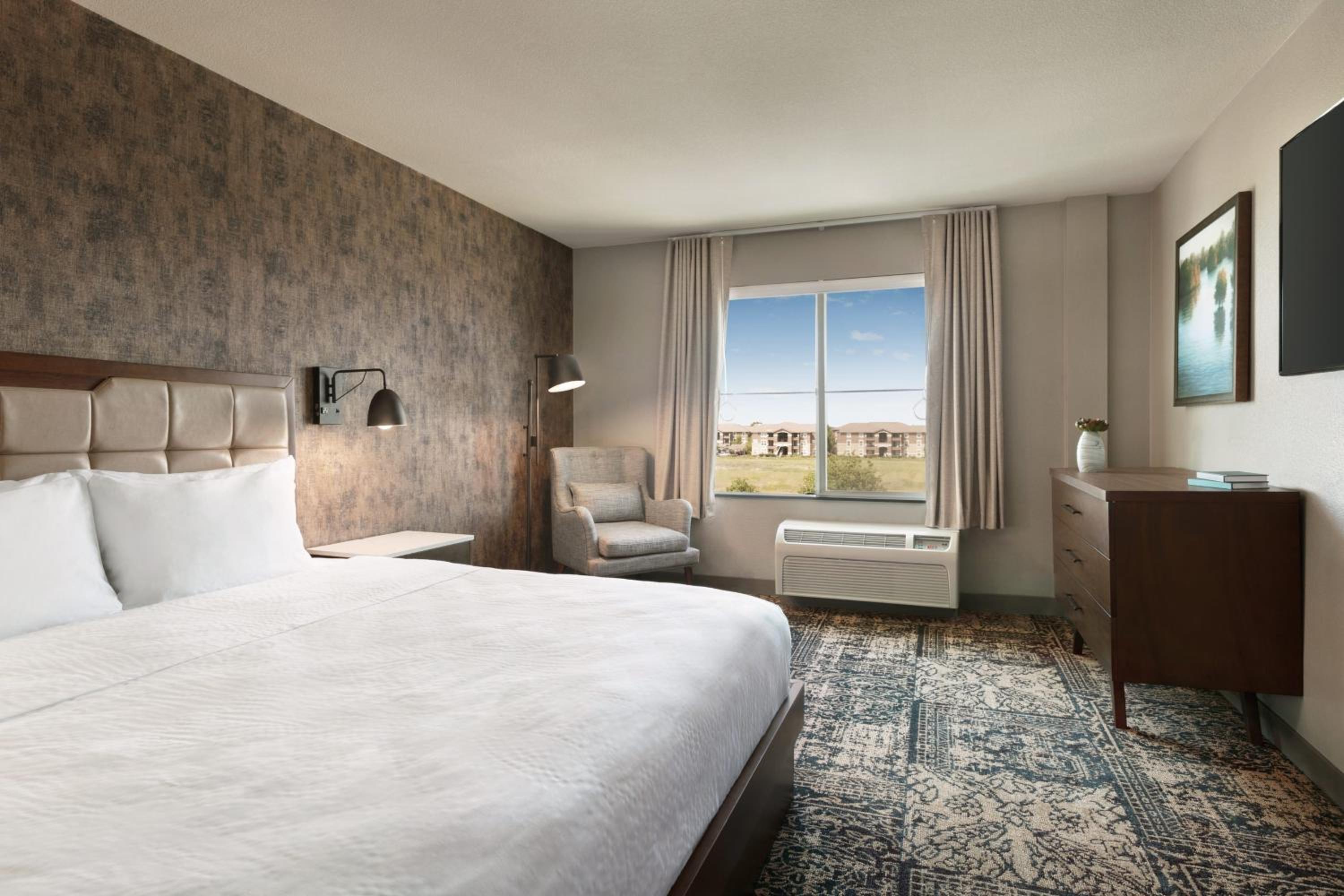 Suite, King Bed, Sofa, Corner