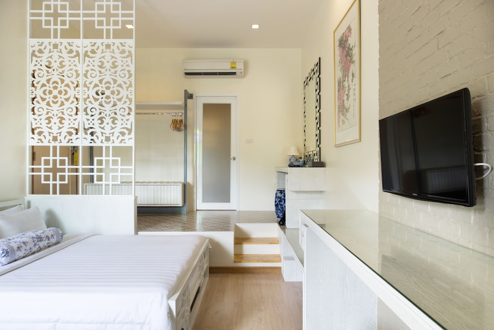 O Nya Phuket Hotel 33/70