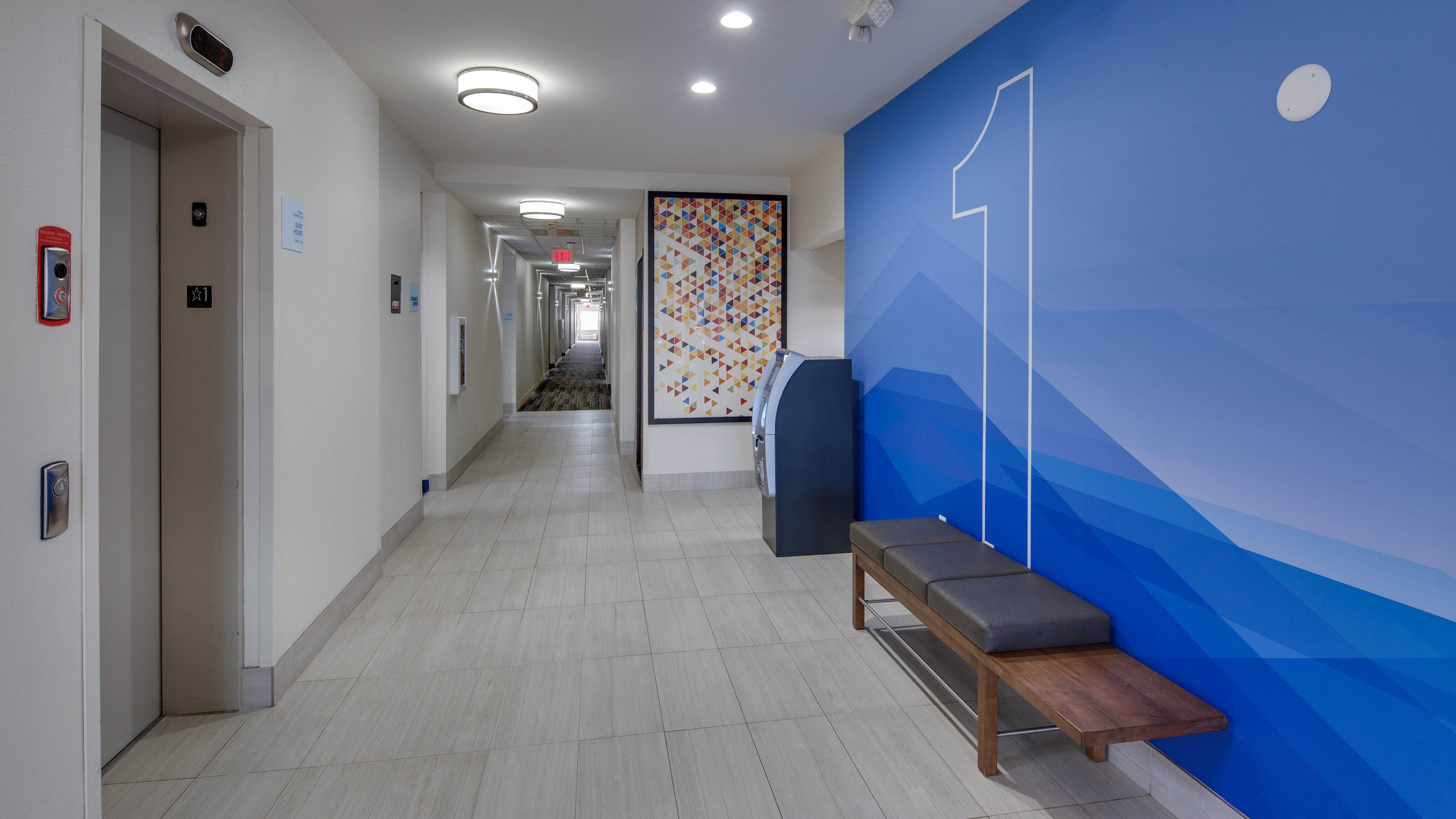 Holiday Inn Express Hotel And Suites Detroit Farmington Hills 15/53