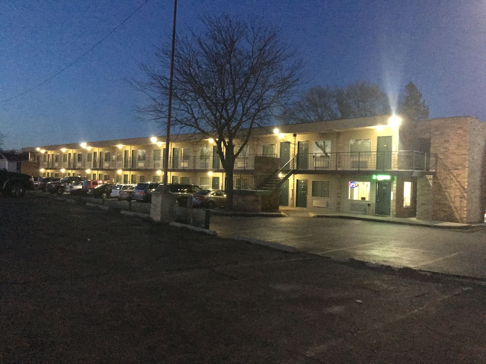Thunderbird Motor Inn Baraboo 2/22