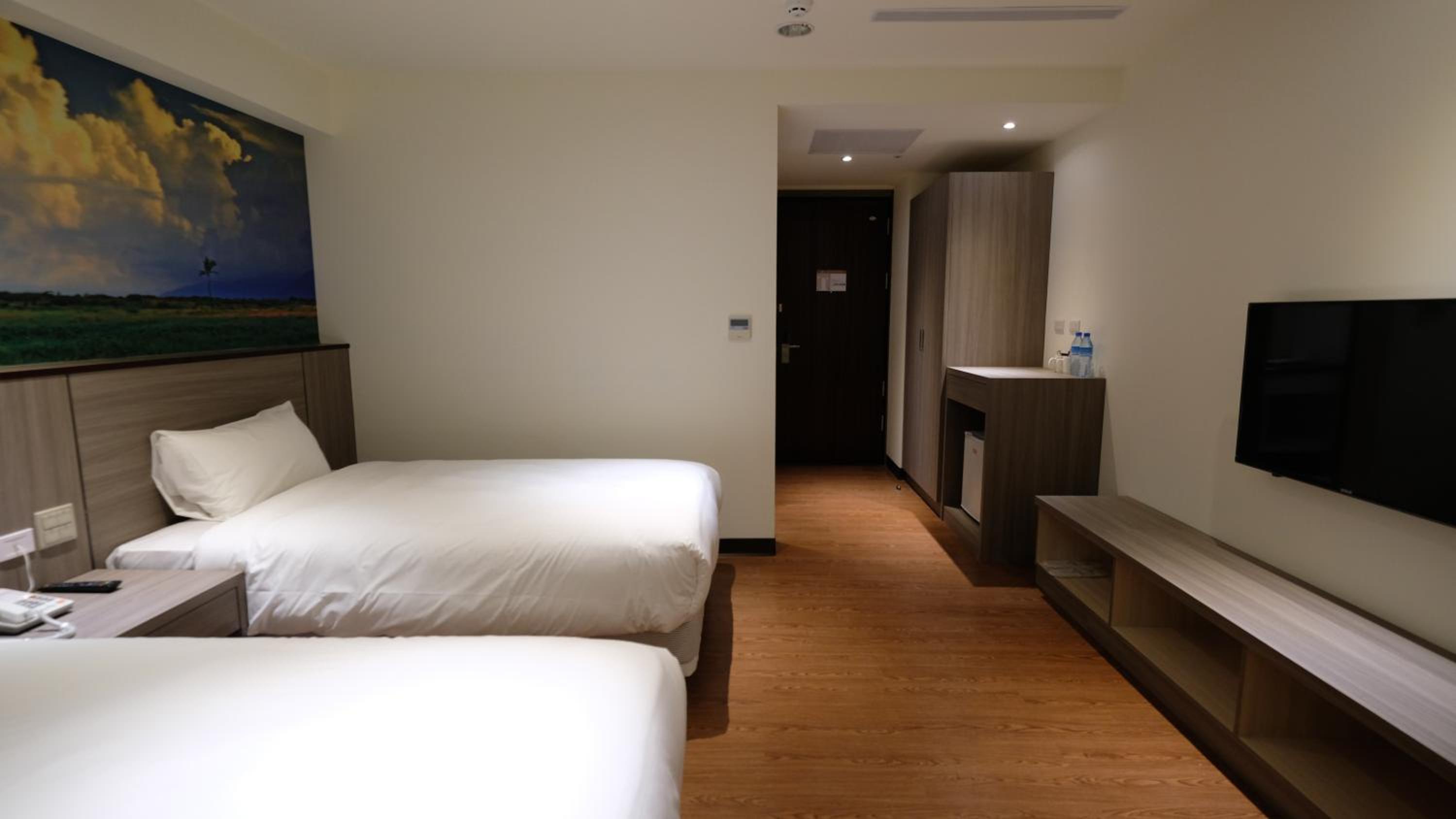 Room, Twin Beds, No Window