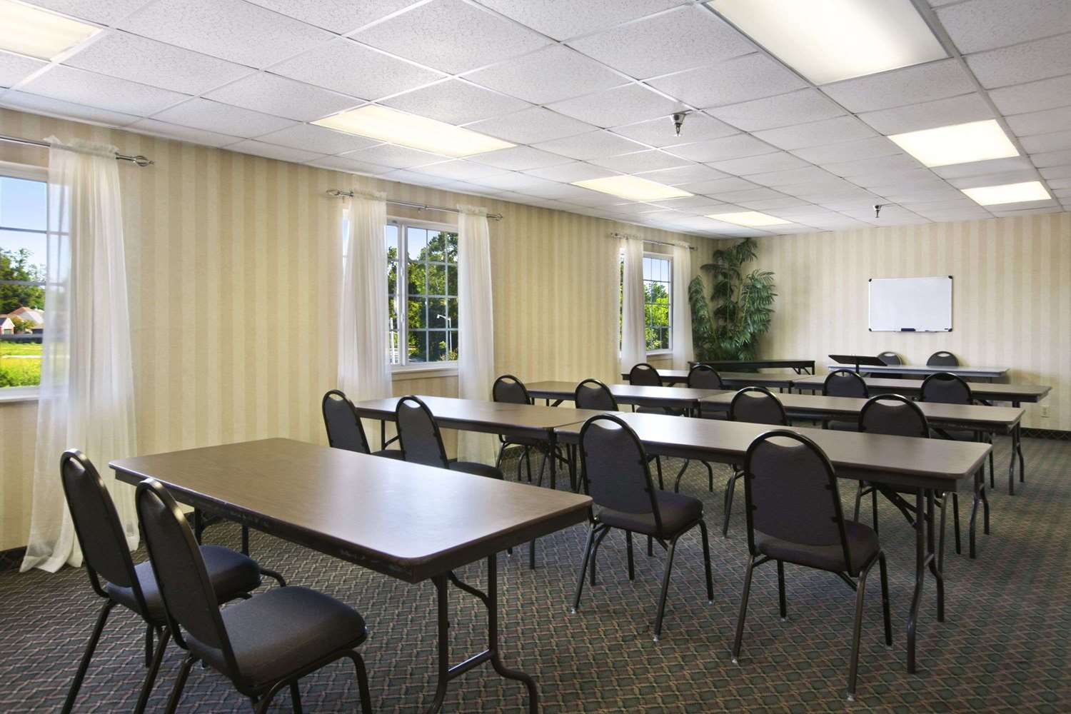 Microtel Inn and Suites by Wyndham Baton Rouge 8/13