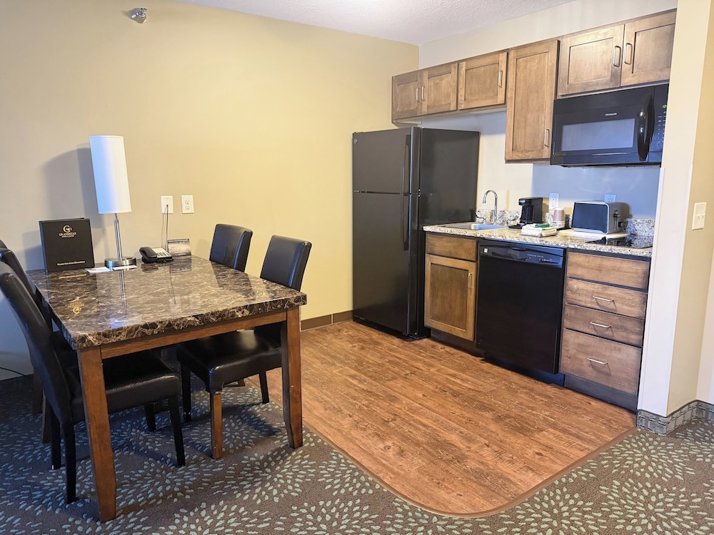GrandStay Hotel & Suites - Delano 15/21