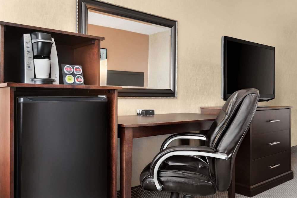 Travelodge by Wyndham Hotel & Convention Centre Quebec City 33/41