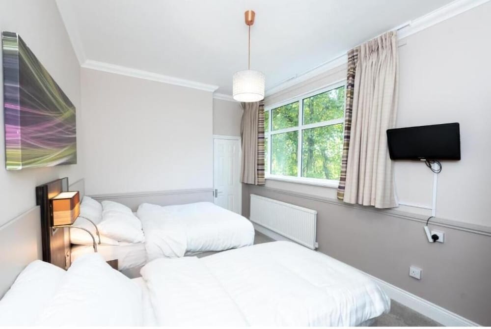 Uno Hotel Heathrow Windsor 4/28