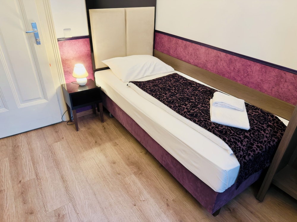 PENSION BARON AM SCHOTTENTOR HOTEL 16/50