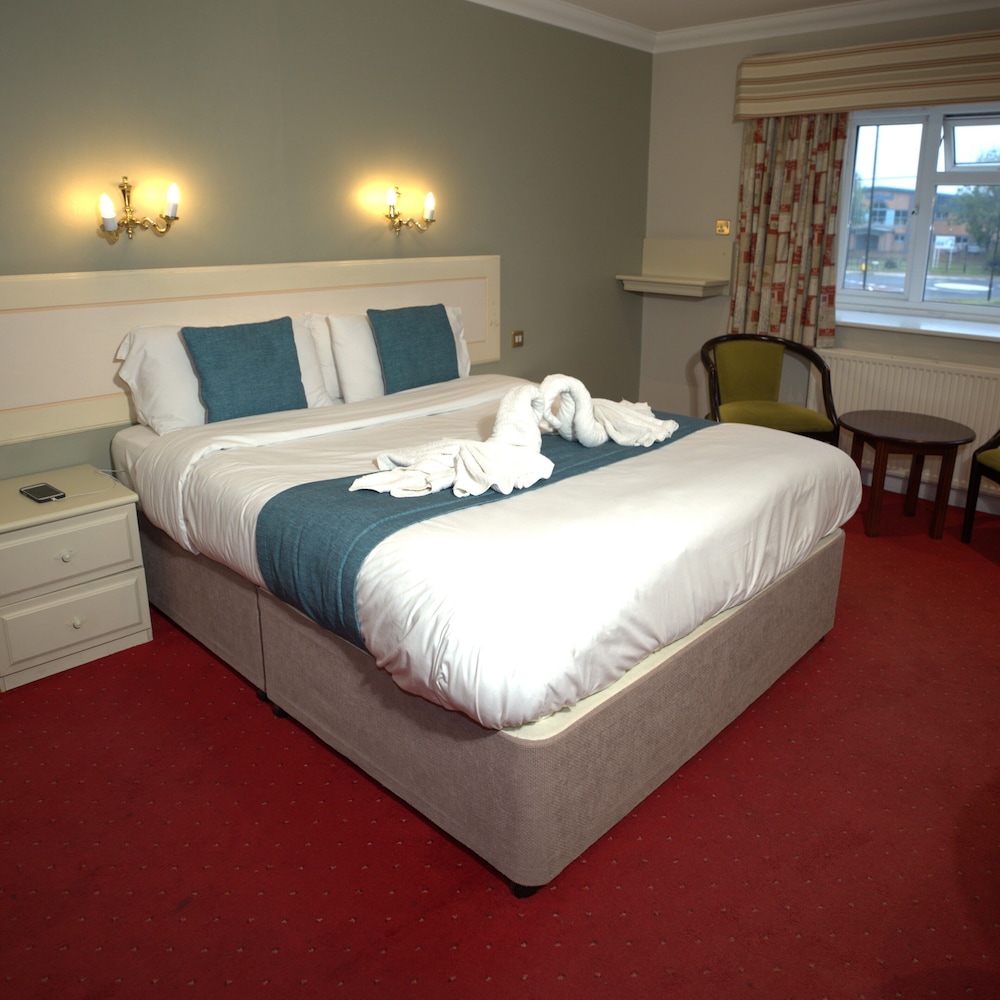 CONSORT HOTEL 18/51