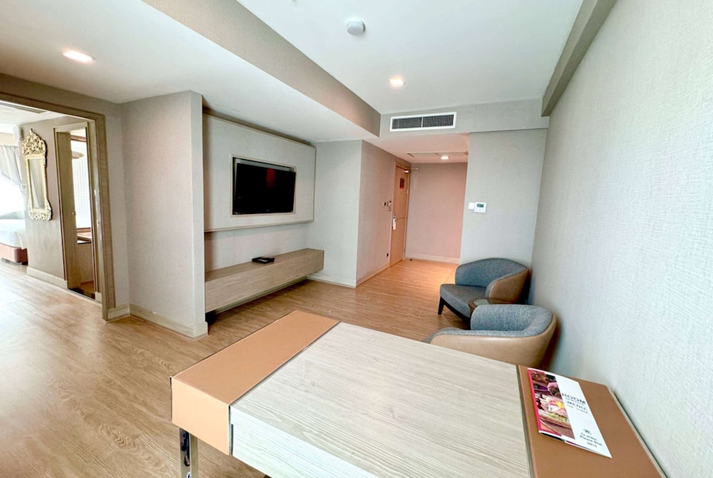 Ramada by Wyndham Bangkok Sukhumvit 11 59/83