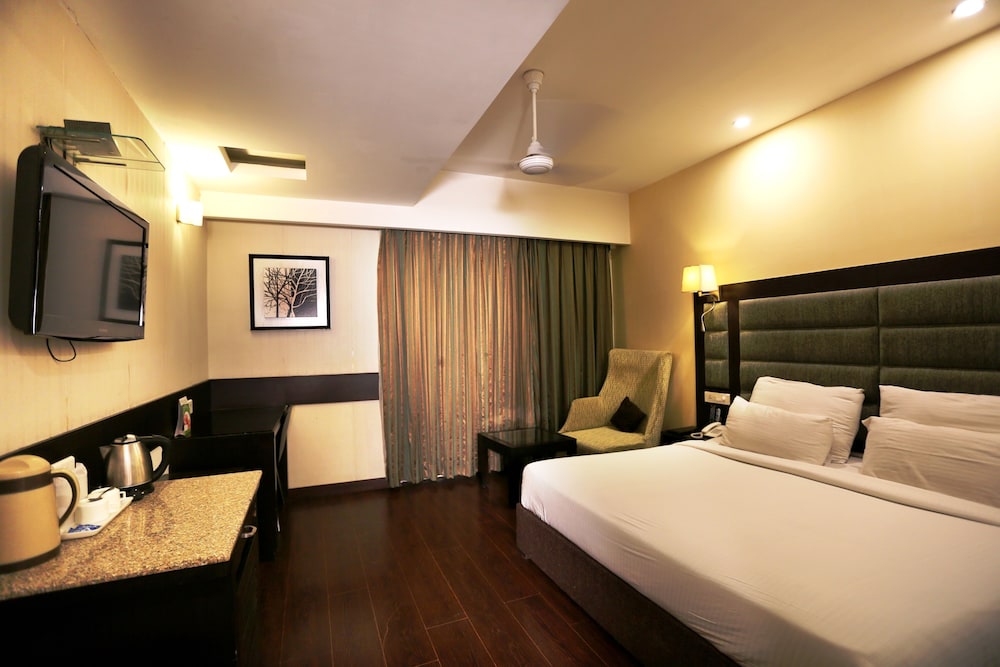 Super, Deluxe, Queen Bed