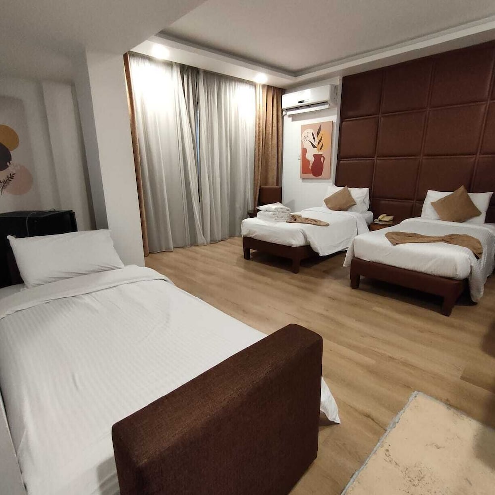 ROOM, TRIPLE