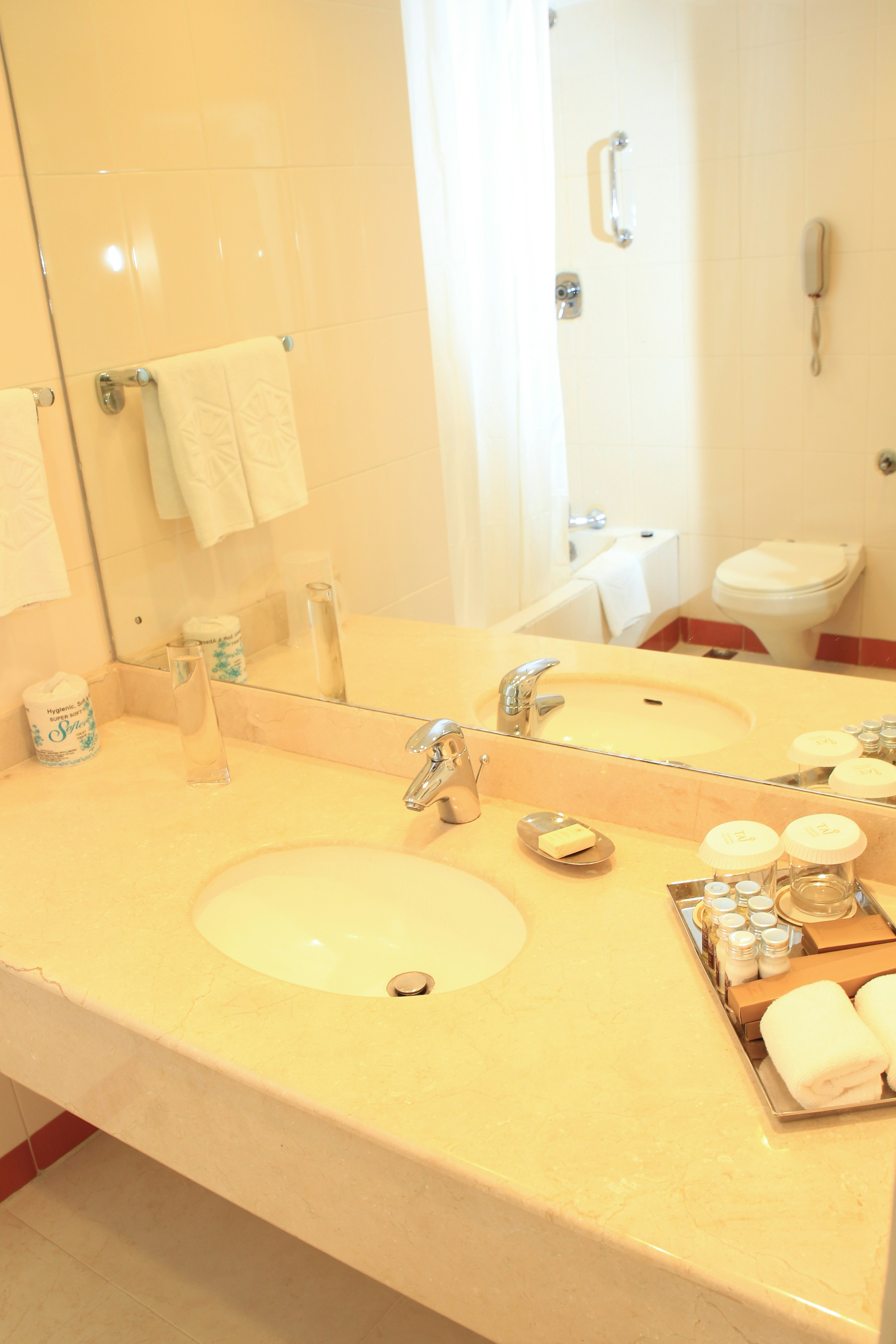 Taj Samudra Hotel 50/50