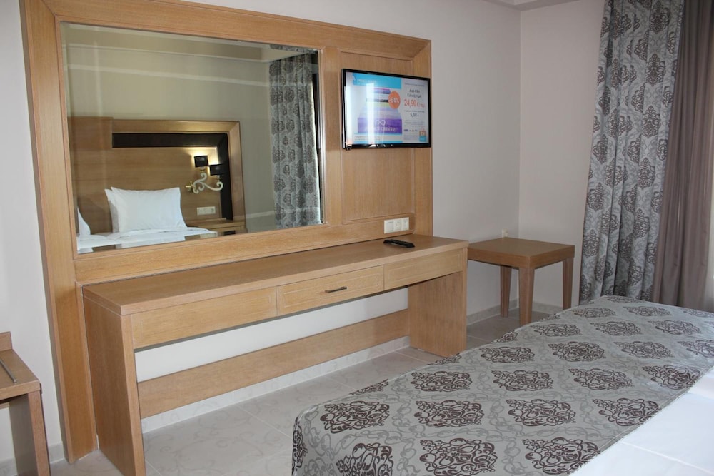 Grand Meteora Hotel 10/60