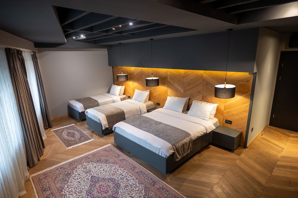 Hotel London B&B 4/44