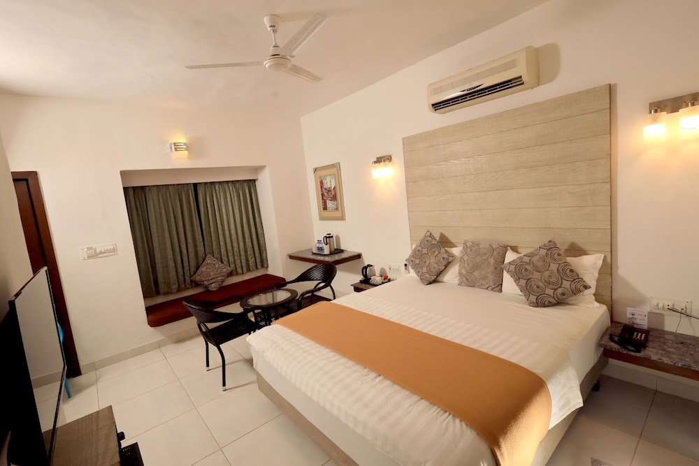 PREMIUM, QUEEN BED, GARDEN VIEW