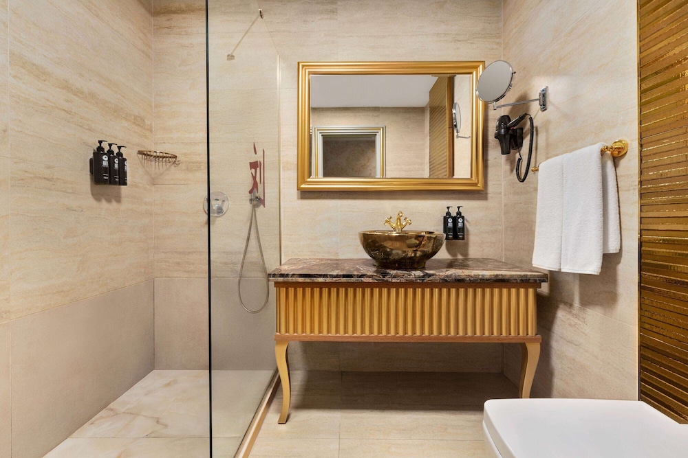 Premium, Suite, Jetted Pool، Wyndham Istanbul Old City 3/3