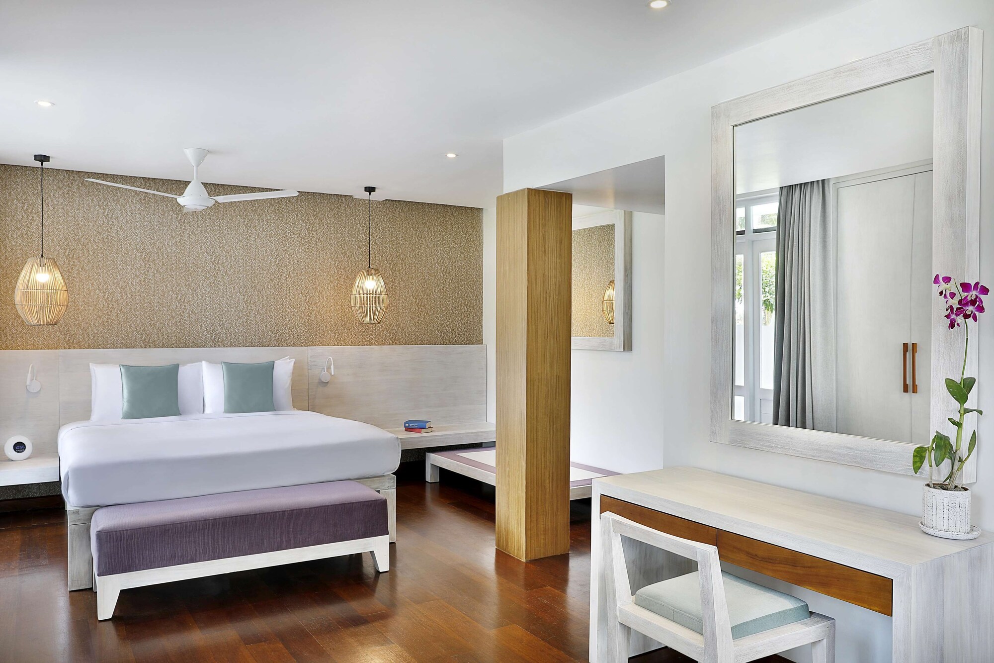 Suite, King Bed, Ocean View, with Pool