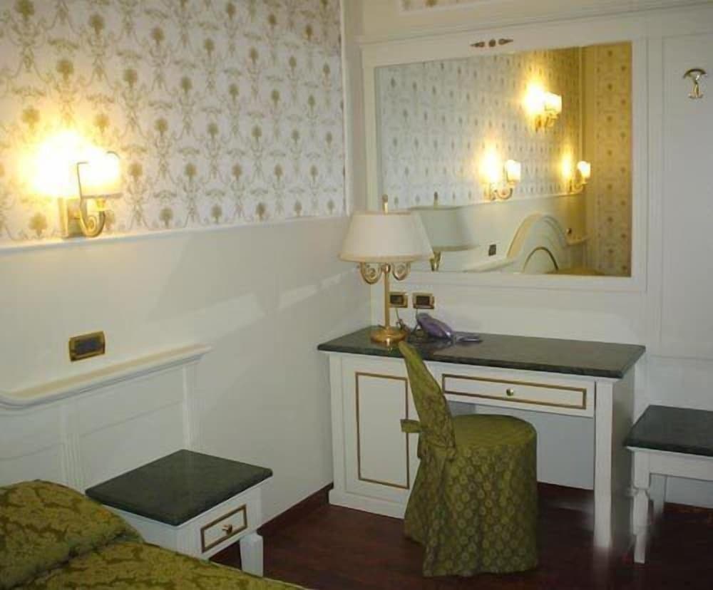 Hotel Dina 46/53