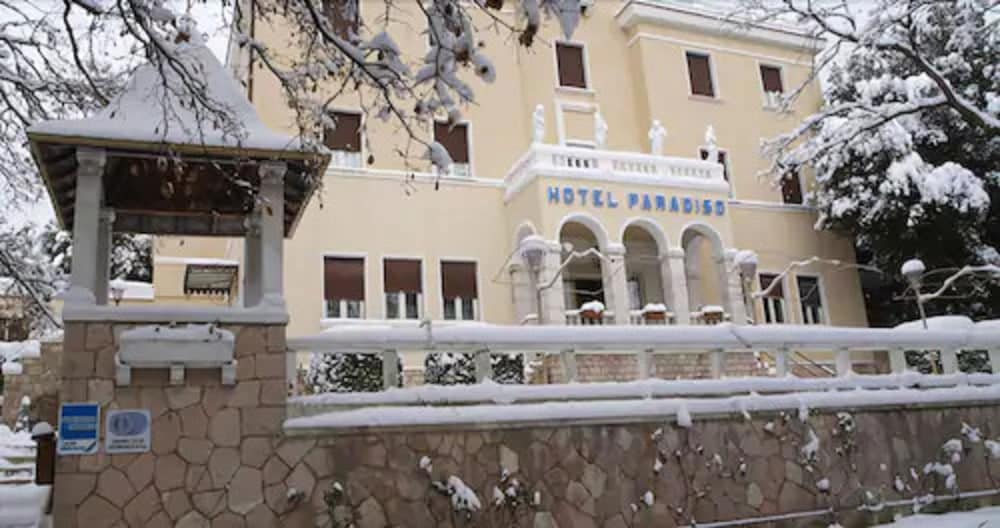 Hotel Paradiso 4/27