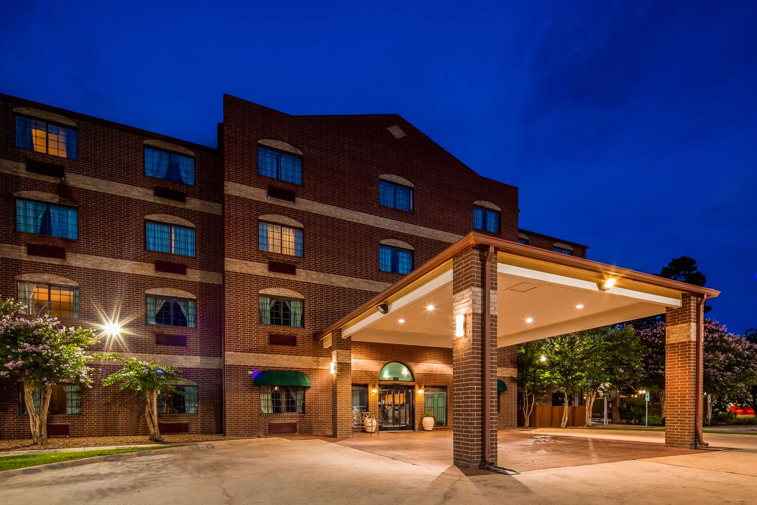 Best Western Plus The Woodlands 2/31