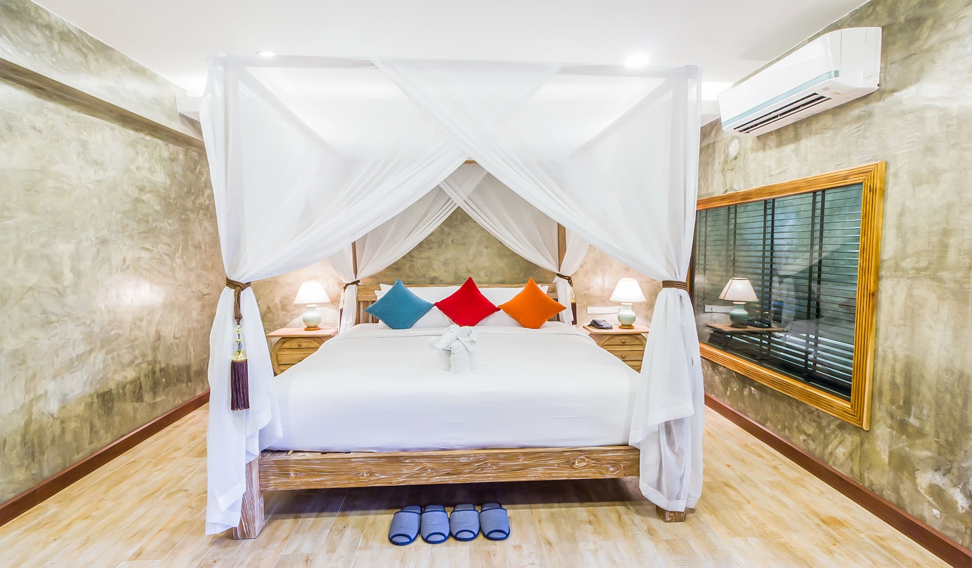 DELUXE, DOUBLE BED
