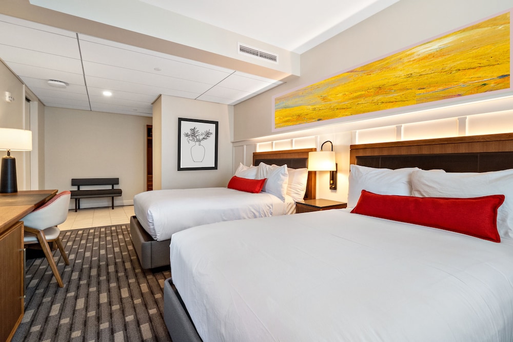 DELUXE, 2 DOUBLE BEDS