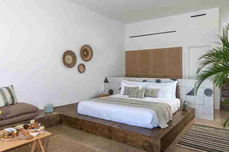 EXECUTIVE, SUITE, PRIVATE INFINITY POOL