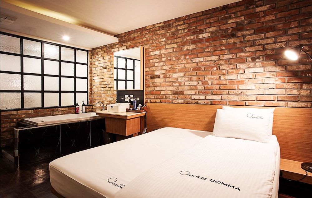 Comma Hotel Seomyeon 10/24