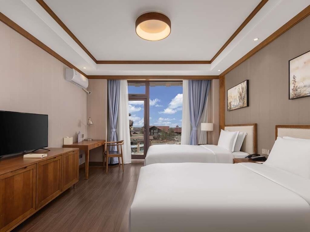 1 Bedroom, Swiss, Suite, Twin Beds, Mountain View