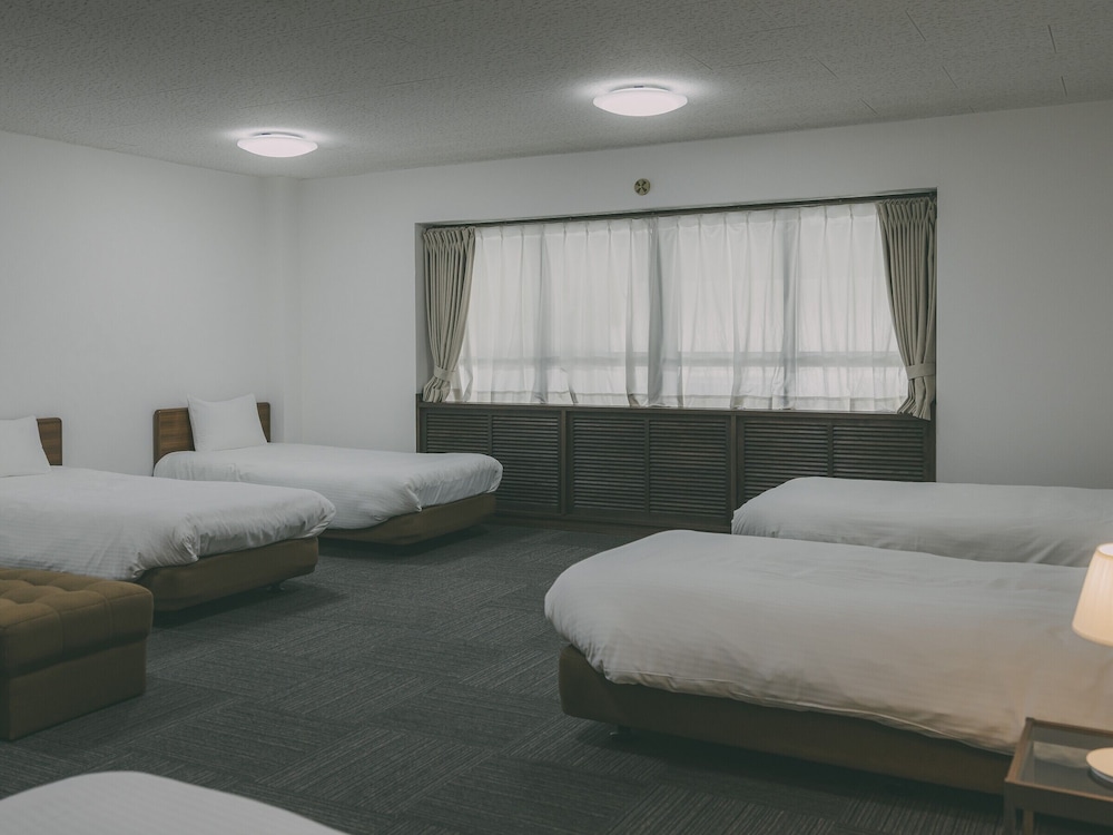 WESTERN, 5 BEDS