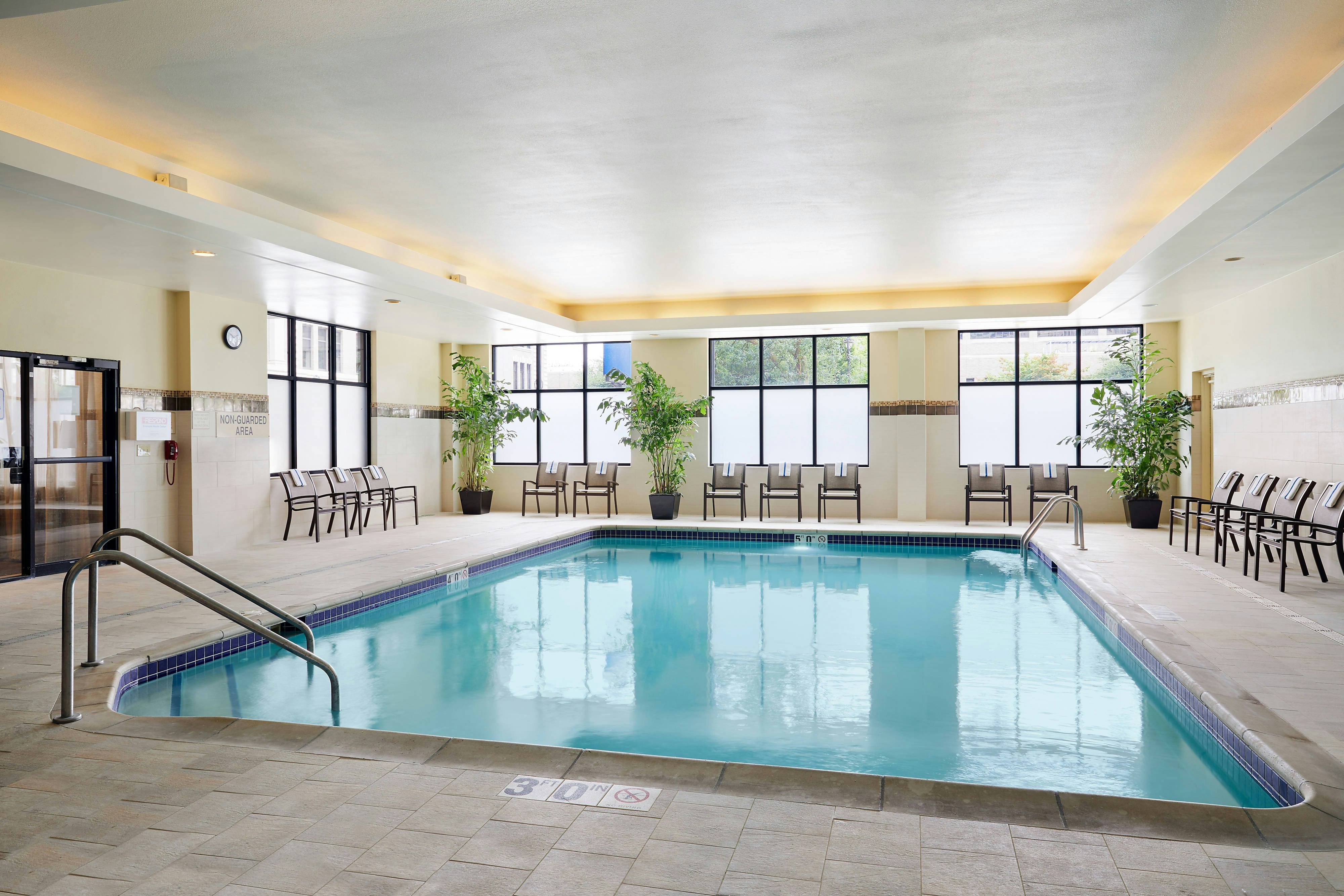 Courtyard By Marriott Milwaukee Downtown 5/15