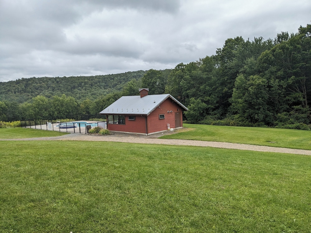 August Lodge Cooperstown 32/42