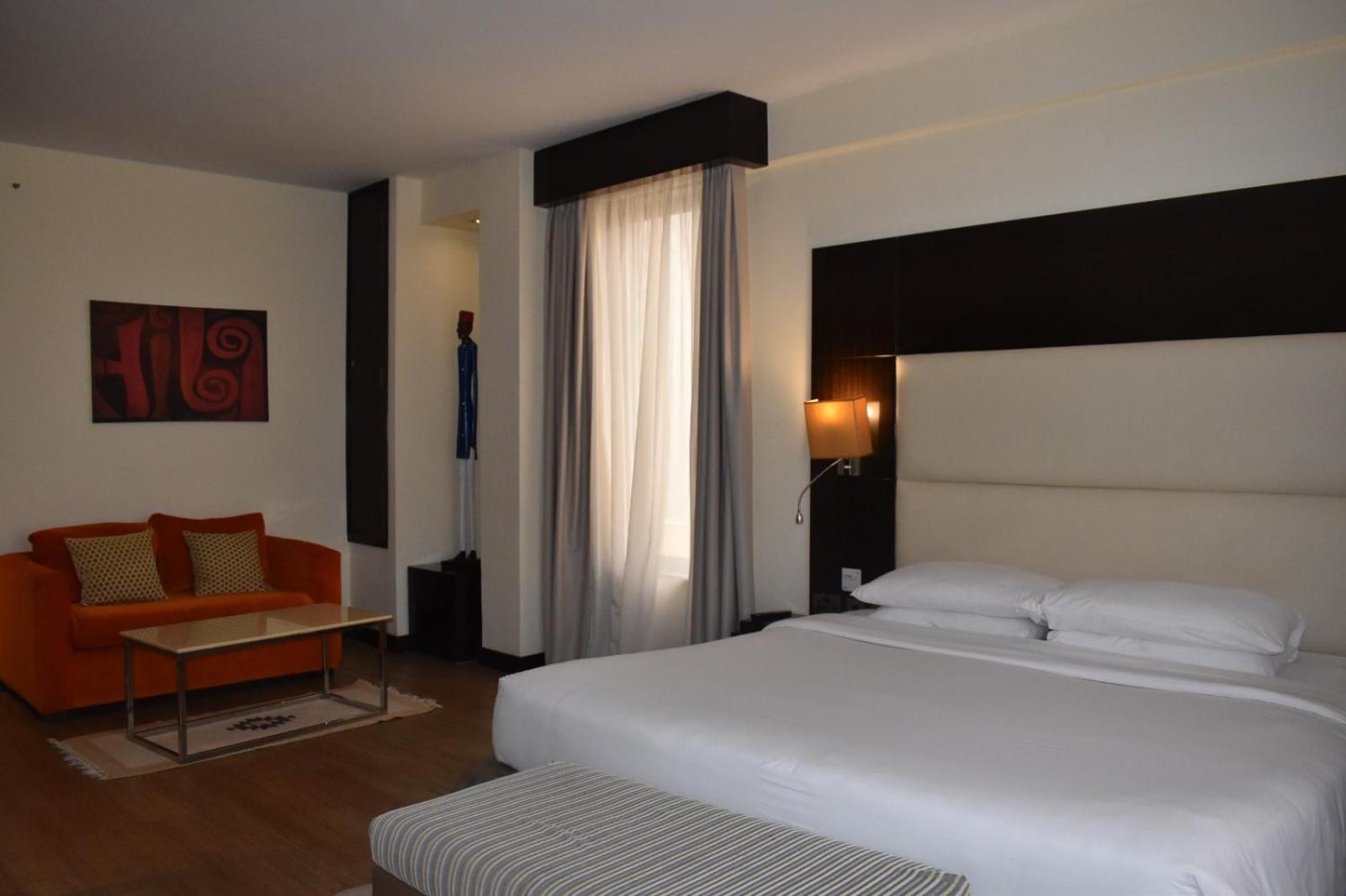 Guest Room, Suite, King Bed, King Murphy Bed