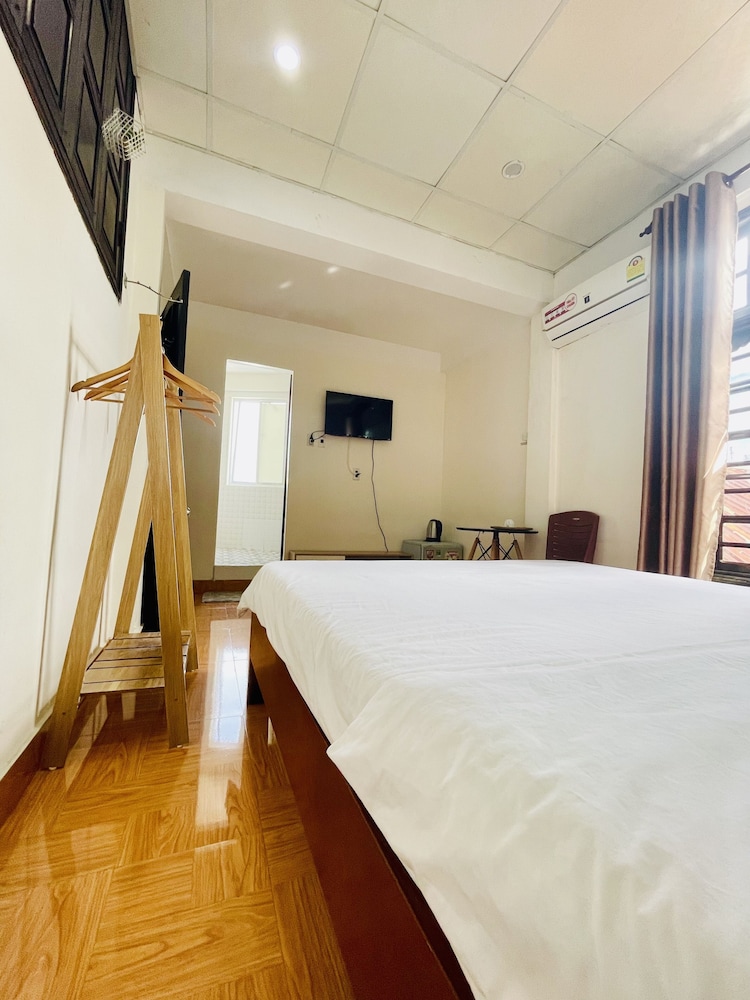 ROOM, DOUBLE BED